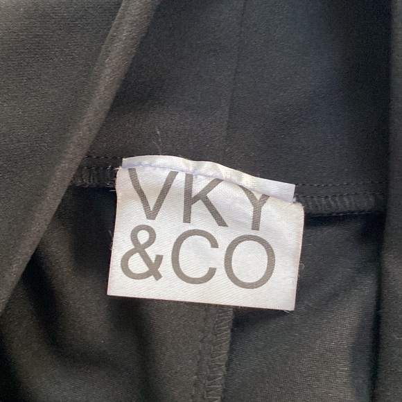 VKY & Co Black Stretchy Skirt - XL - Picture 6 of 7